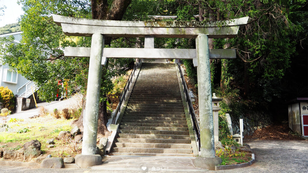 伊豆山神社の入り口、一の鳥居
